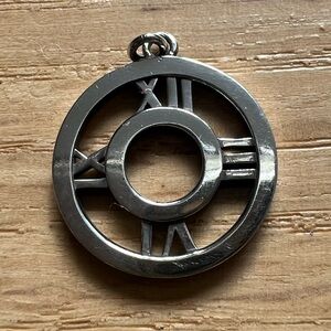 Tiffany & Co. vintage Atlas 16mm pendant. 925 silver.